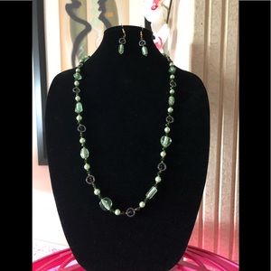 GREEN FOIL HEMA BEADED NECKLACE.